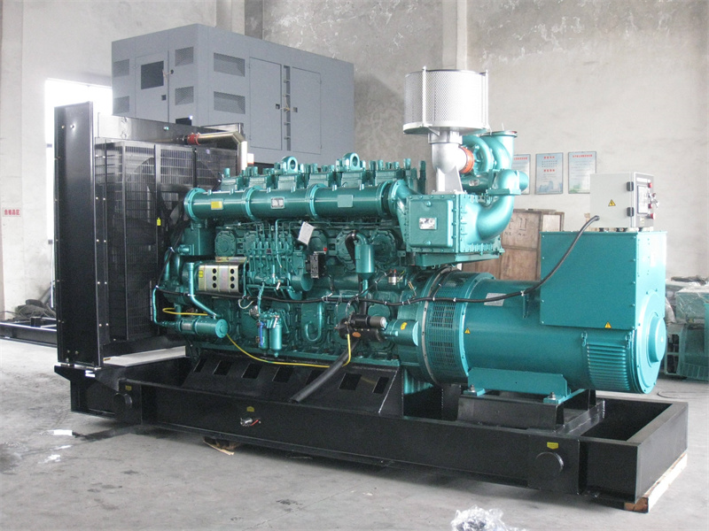 秀山200KW 柴油发电机的油耗是多少？