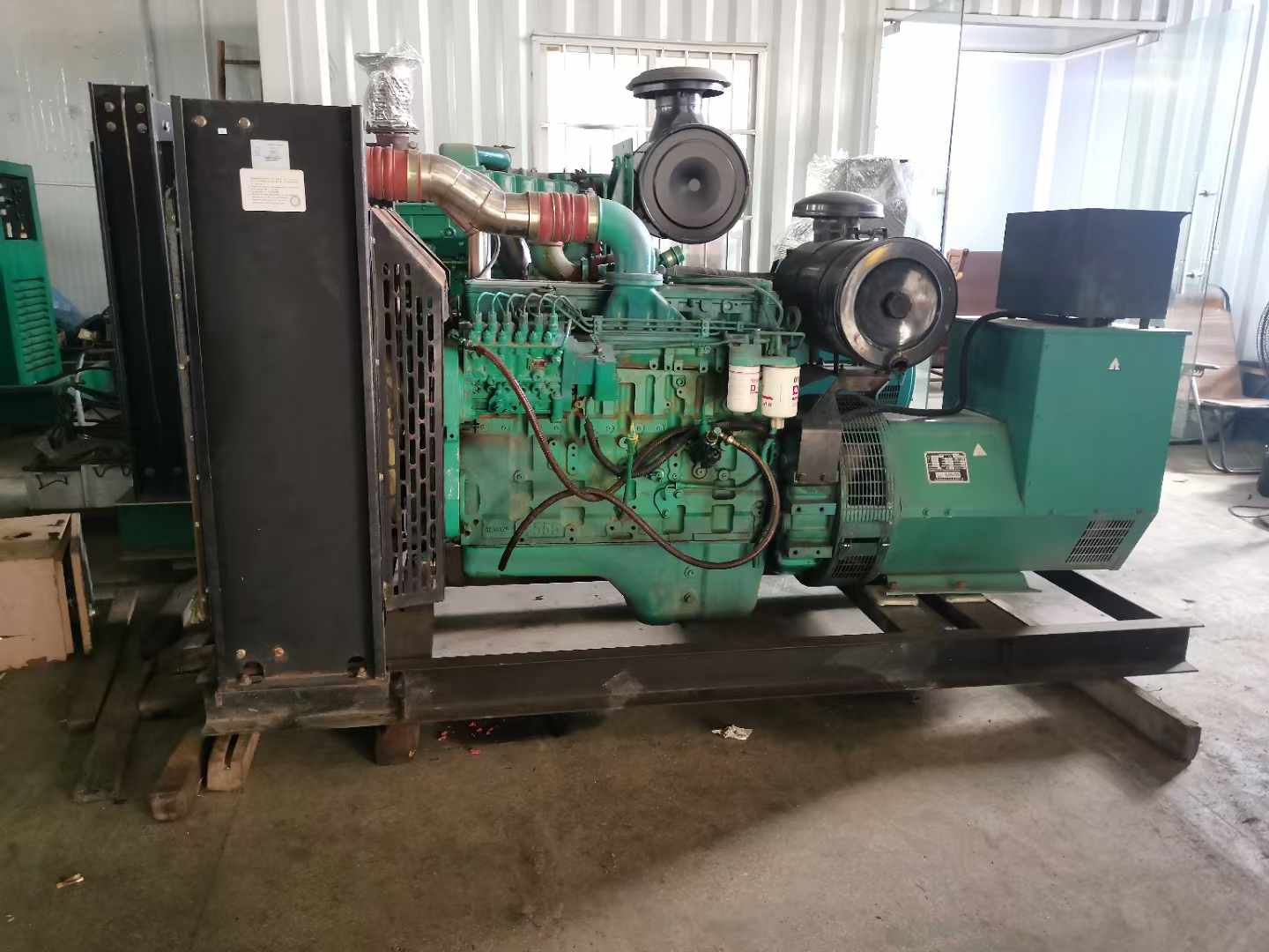 秀山发电机租赁如何确定电缆的承载电流是否在安全范围内？