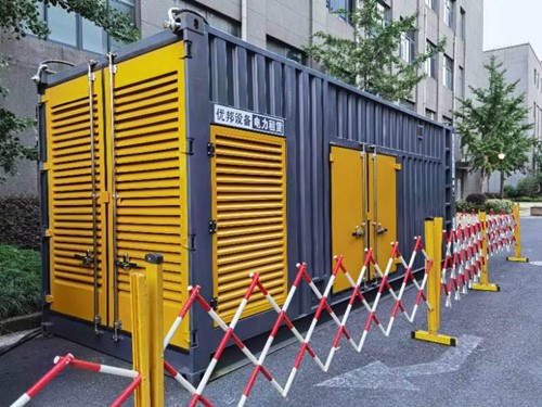 秀山如何使用转速表检查发动机的转速？