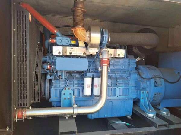 秀山燃油消耗率与进气温度的具体关系是什么？