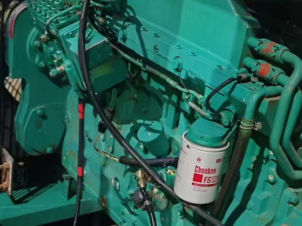 秀山如何确定新的发电机组控制系统是否与原系统兼容？