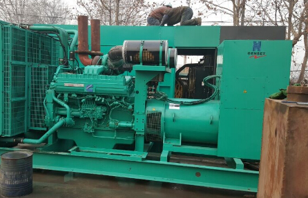 秀山发电机组如何判断水冷式机油散热器内部是否需要清洗？