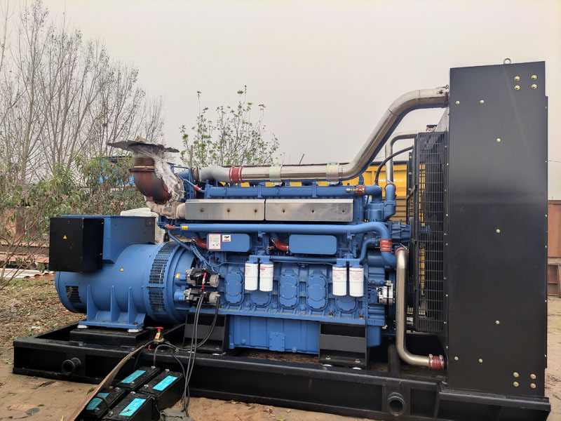 秀山柴油发电机组更换机油时，应遵循哪些步骤？